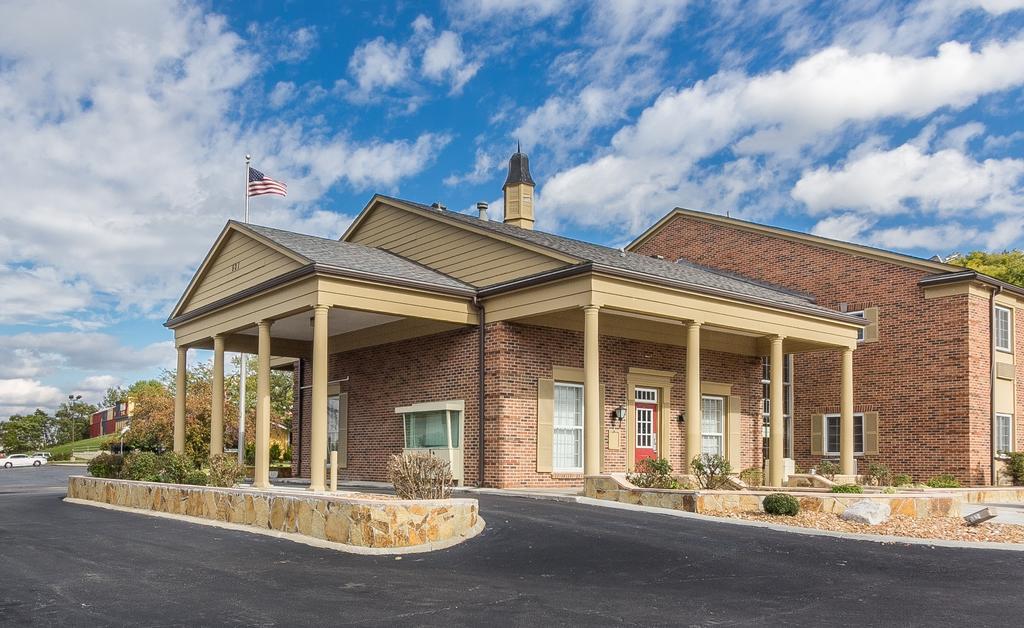 Baymont By Wyndham Kansas City Ku Medical Center Exterior foto
